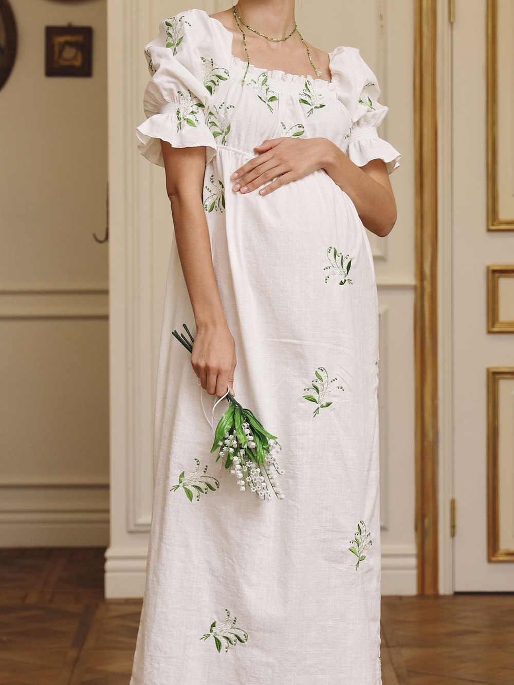Women’s White Floral Puff-Sleeve Maxi Dress - Picture 4 of 5